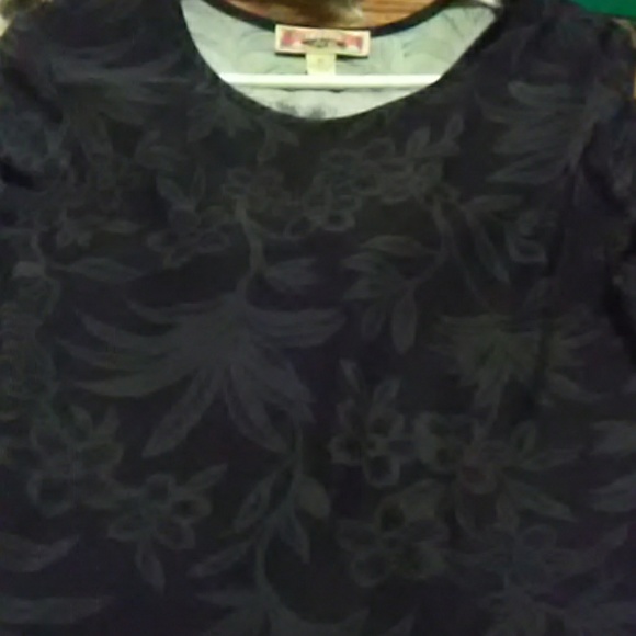 Top - Picture 2 of 2